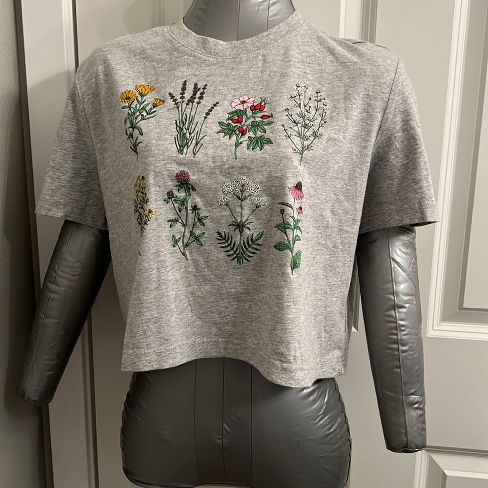 Colsie Cropped T-shirt, Size: Medium